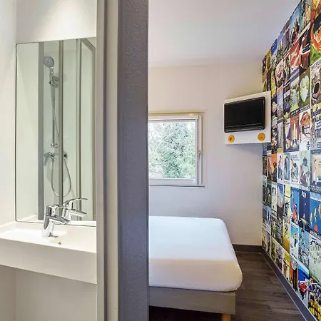 Hotel Hotelf1 Rénové Cholet