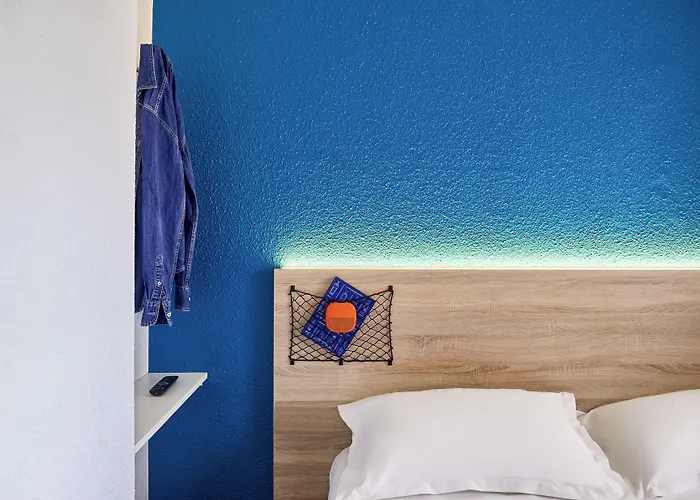 Hotelf1 Rénové Cholet