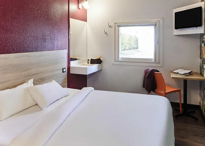 Hotelf1 Rénové * Cholet